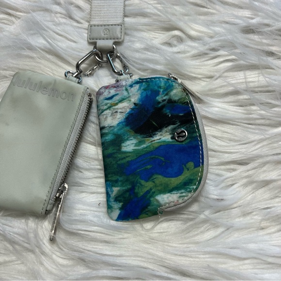 Lululemon dual pouch wristlet * rare color - Picture 6 of 8